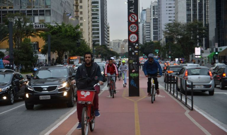 Classe alta e branca tem mais infraestrutura cicloviária em São Paulo