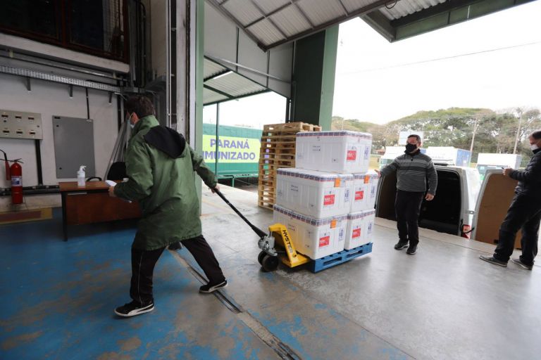 Paraná recebe mais 57,6 mil vacinas contra a Covid-19