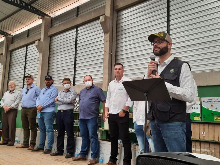 Comitiva de Brasília enaltece a piscicultura de Nova Santa Rosa