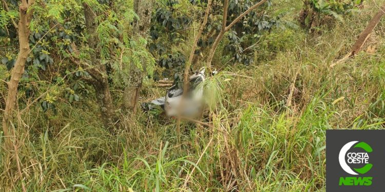 Casal morre após carro cair em barranco na BR-277 em Medianeira