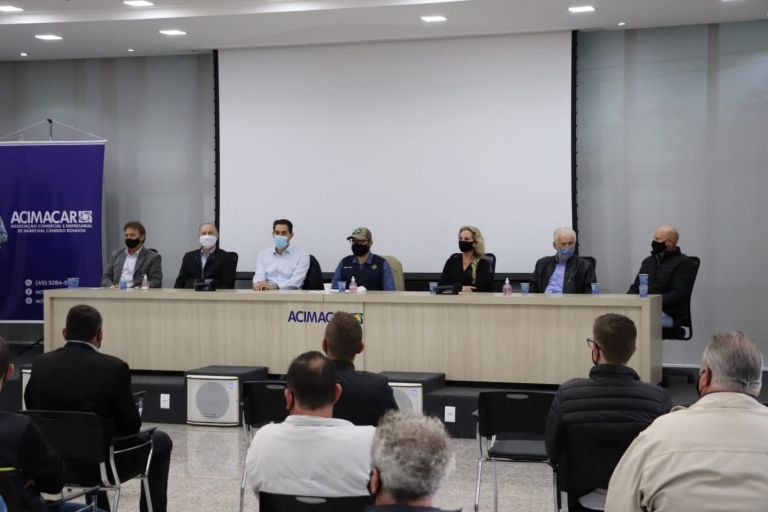 Políticas nacionais de apoio à piscicultura são debatidas com lideranças e produtores na Acimacar