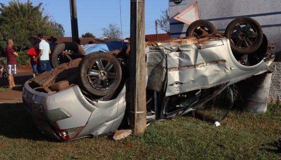 Vídeo mostra momento em que veículo carregado com maconha colide em Santa Helena