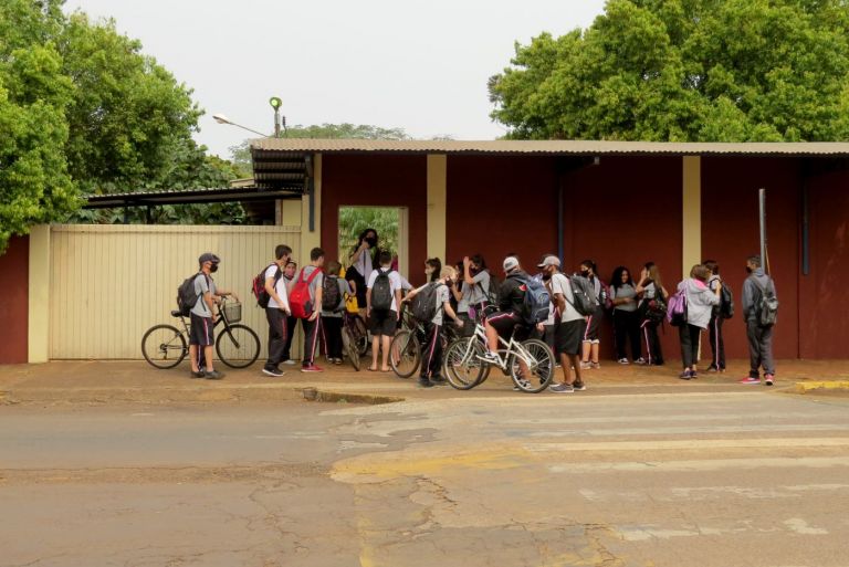 Núcleo Regional de Educação convoca alunos ao ensino híbrido