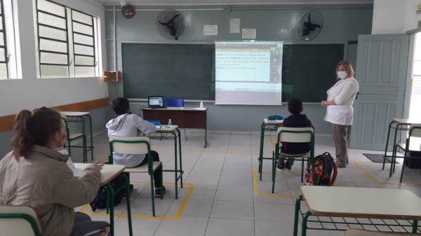 Estratégias para vacinar adolescentes devem envolver ambiente escolar