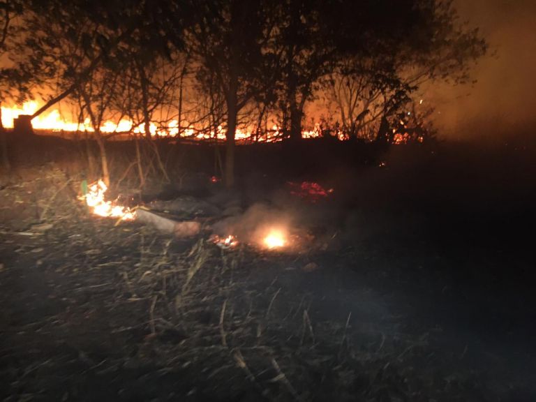 Bombeiros atendem incêndio de grandes proporções em Marechal Rondon; veja vídeos