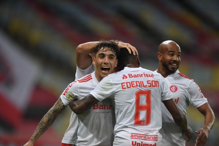 Com 3 de Yuri Alberto, Internacional goleia Flamengo por 4 a 0