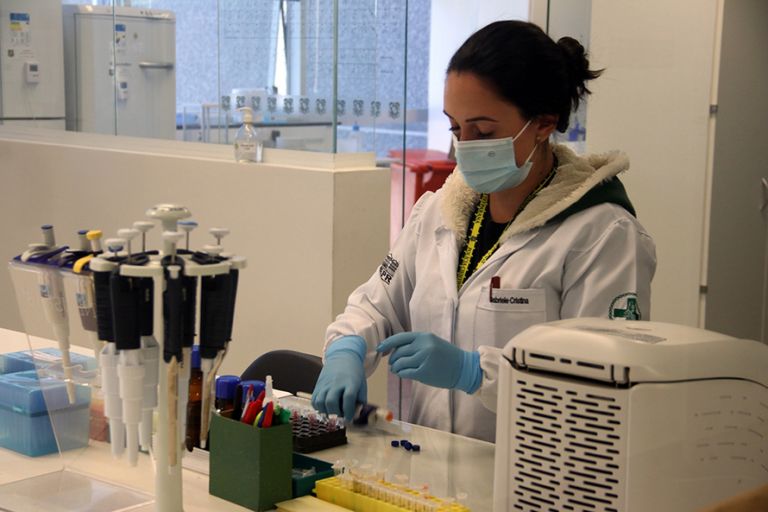 Maioria da população brasileira acredita na ciência, aponta pesquisa