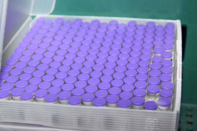 Paraná receberá mais 182,1 mil doses de vacinas contra a Covid-19 nesta segunda-feira