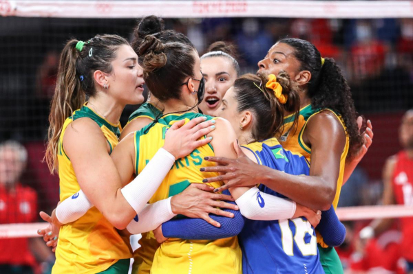 EUA vencem final e seleção feminina de vôlei fica com a prata em Tóquio