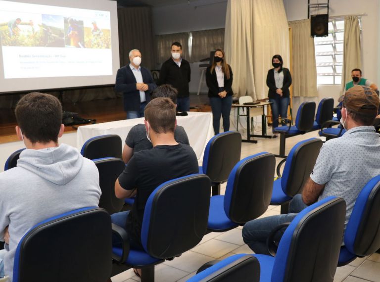 Curso de manejo de pragas na cultura da soja começa a ser aplicado em Pato Bragado