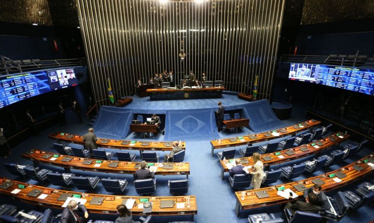 Senadores criticam paralisação de caminhoneiros que apoiam Bolsonaro