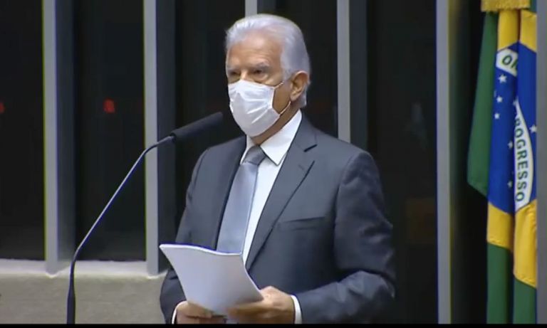 Rubens Bueno vota contra volta das coligações na eleição para deputados