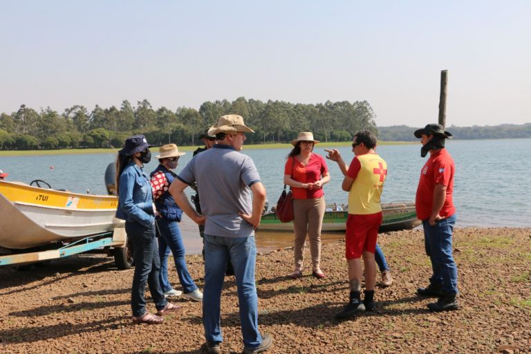 Substância desconhecida encontrada no Lago de Itaipu mobiliza Marinha, Itaipu, polícia e Defesa Civil