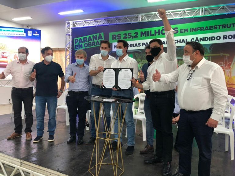 Governador assina R$ 25 milhões em ordens de serviços para obras em Marechal Rondon