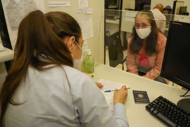 Agências do Trabalhador ofertam 3.785 vagas de emprego no Paraná