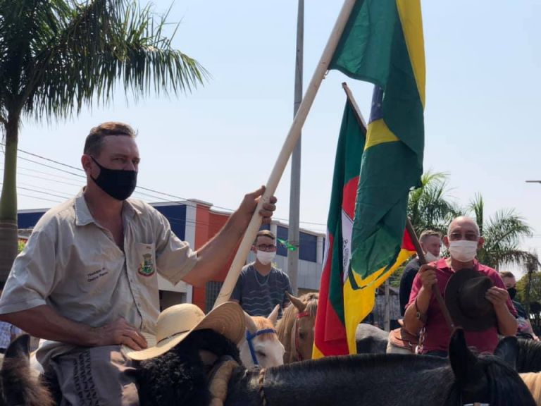CTG Tropeiro Amigo de Quatro Pontes promove cavalgada em alusão ao Dia do Gaúcho