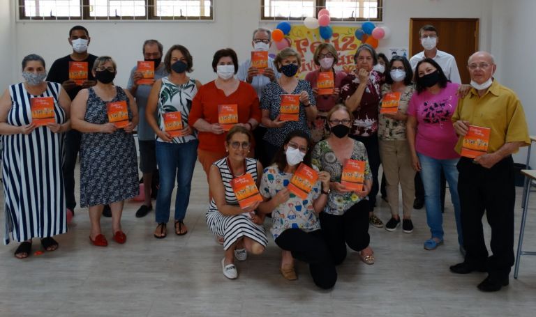 Clube da Poesia de Toledo comemora 14º aniversário de fundação