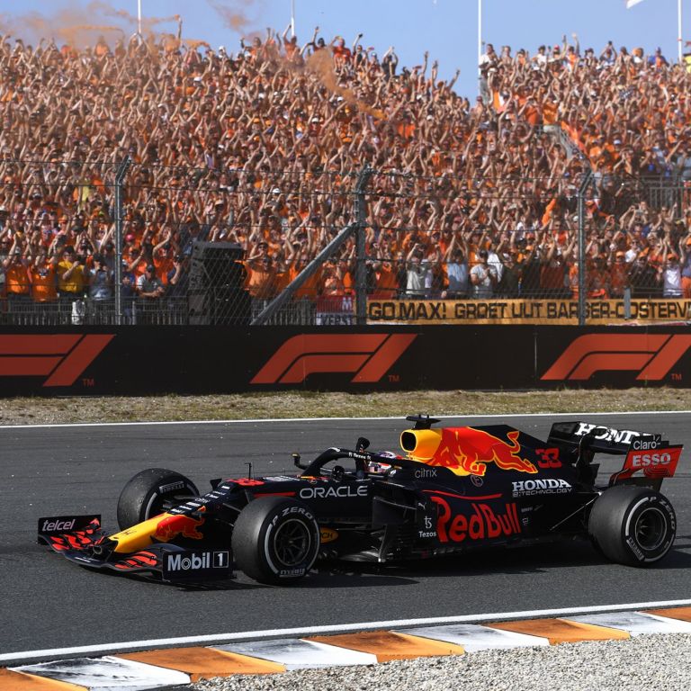 Verstappen festeja vitória em casa no GP da Holanda de Fórmula 1