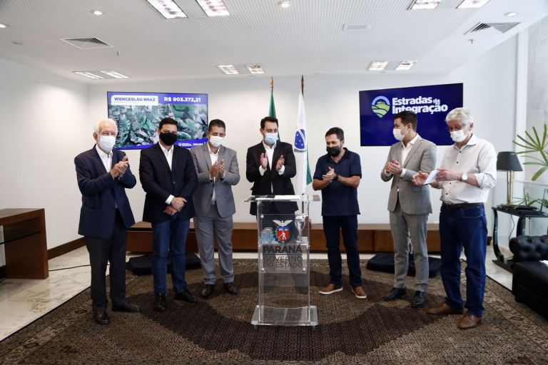 Estado vai revitalizar mais 49,72 quilômetros de estradas rurais de 12 municípios do Paraná