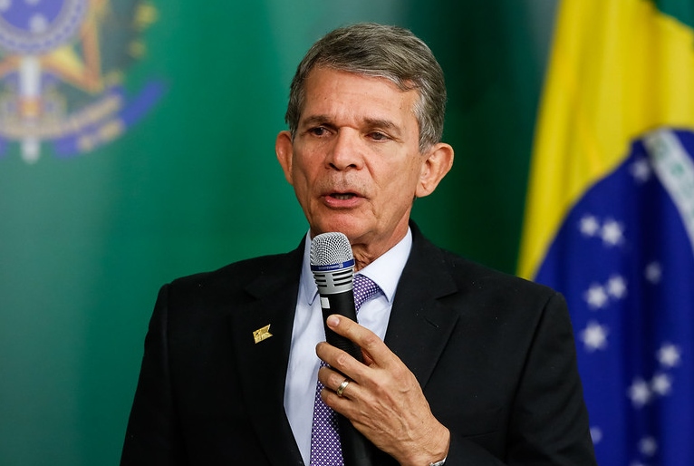 “Tudo o que excede R$ 2 não é nossa responsabilidade”, diz presidente da Petrobras sobre gasolina