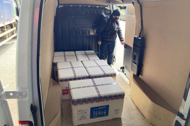 Paraná recebe 55,2 mil vacinas contra a Covid-19 para segunda dose na população adulta