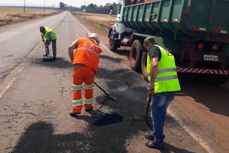 DER-PR inicia reparos emergenciais em quase 200 quilômetros de rodovias no Oeste