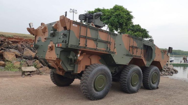Blindado Guarani afunda durante treinamento do Exército Brasileiro no Lago de Itaipu