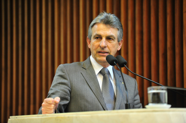 Deputado vai à Justiça contra retorno obrigatório dos estudantes às aulas presenciais na rede estadual