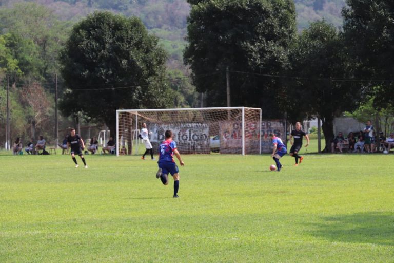 Rondonenses vencem partidas de futebol de campo no Bom de Bola