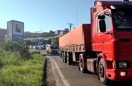 Bolsonaro sanciona lei que cria “MEI caminhoneiro”