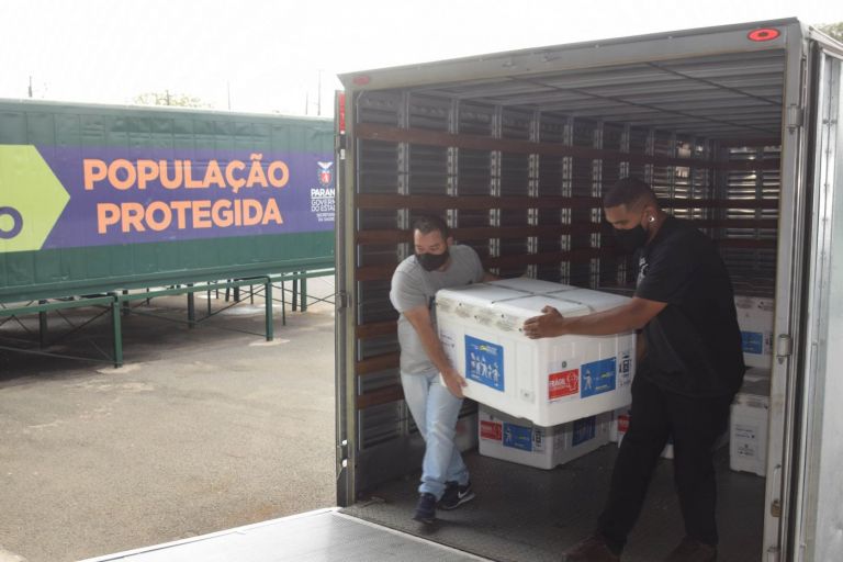 Paraná recebe mais 363,8 mil vacinas CoronaVac para primeira e segundas doses