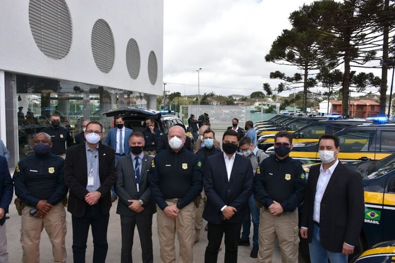 Em cerimônia com governador do Estado do Paraná, PRF recebeu 30 novas viaturas