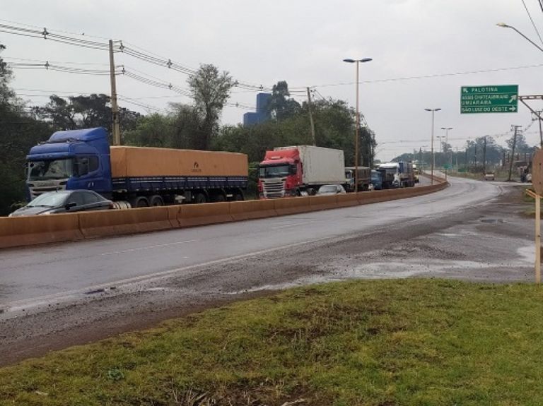 Manifestação de caminhoneiros chega à região; bloqueios estão sendo feitos em rodovias de Toledo
