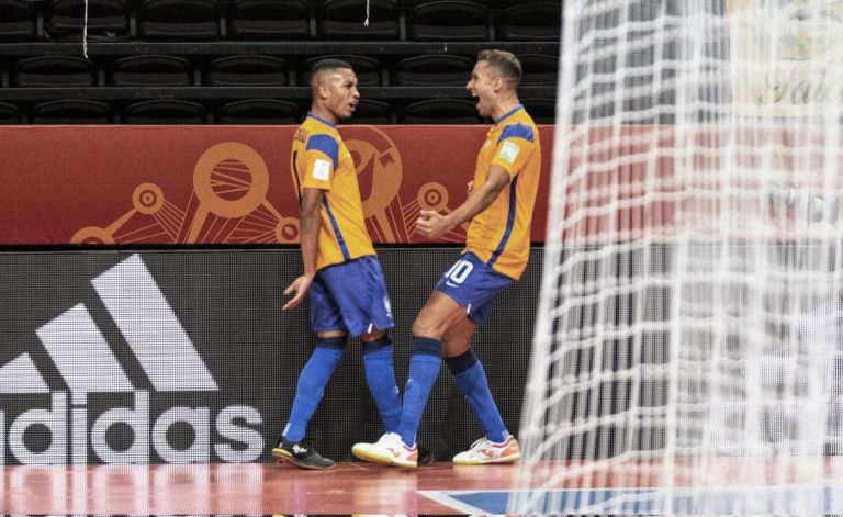 Brasil passa pelo Japão e está nas quartas de final da Copa do Mundo de Futsal
