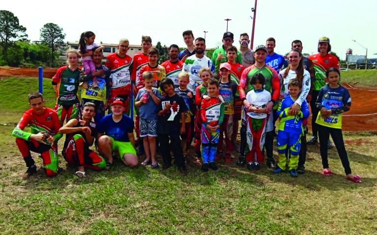Com seis títulos individuais, ARB é vice-campeã por equipes na abertura do Paranaense de Bicicross