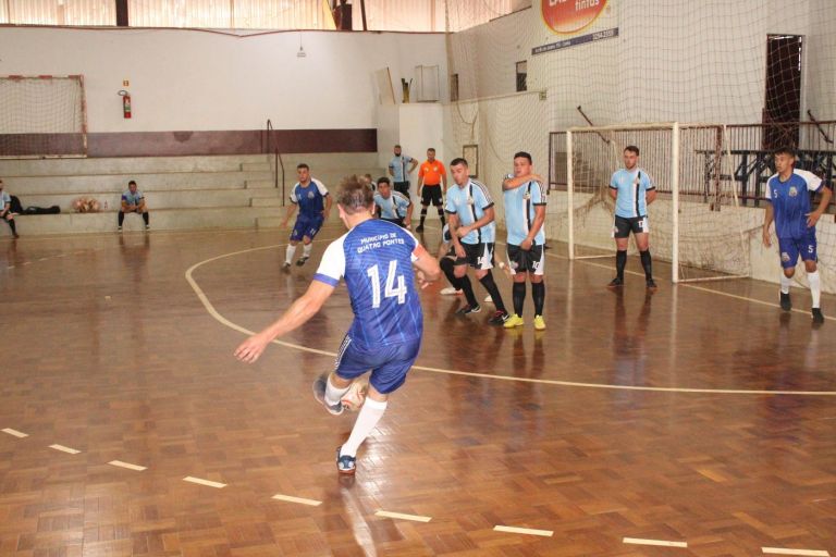 Quatro Pontes vence clássico regional na abertura dos Jogos Abertos