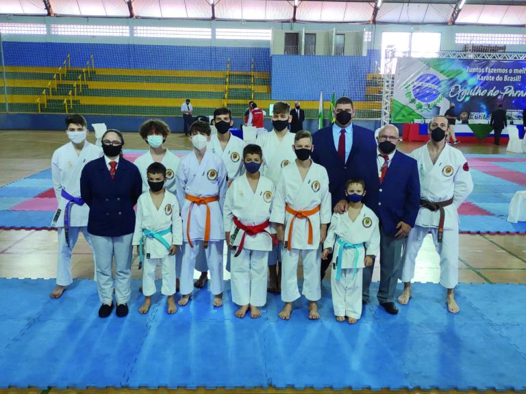 Academia Liberdade fica em 3º lugar no Paranaense de Karatê