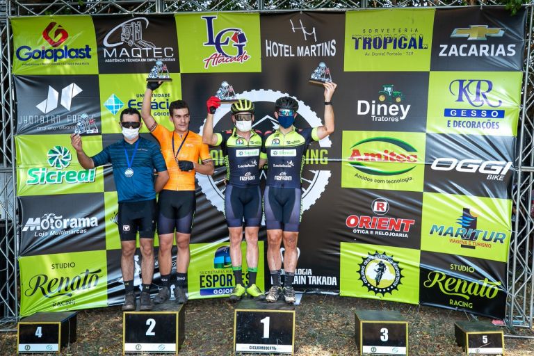 Dupla rondonense vence prova de mountain bike realizada em Goioerê