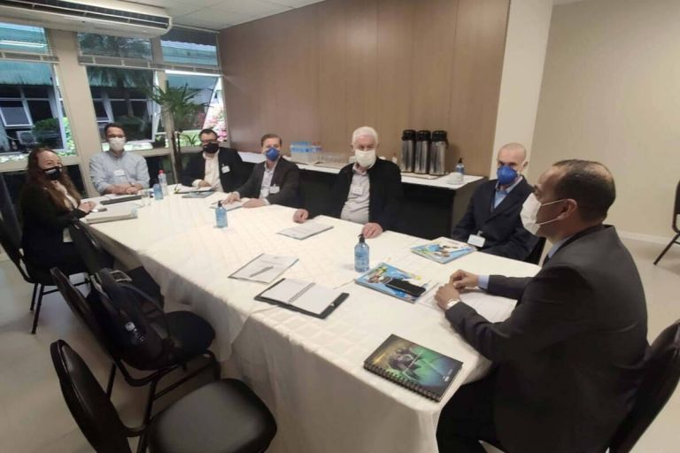 Reunião discute programa para desenvolvimento de municípios lindeiros ao Lago de Itaipu