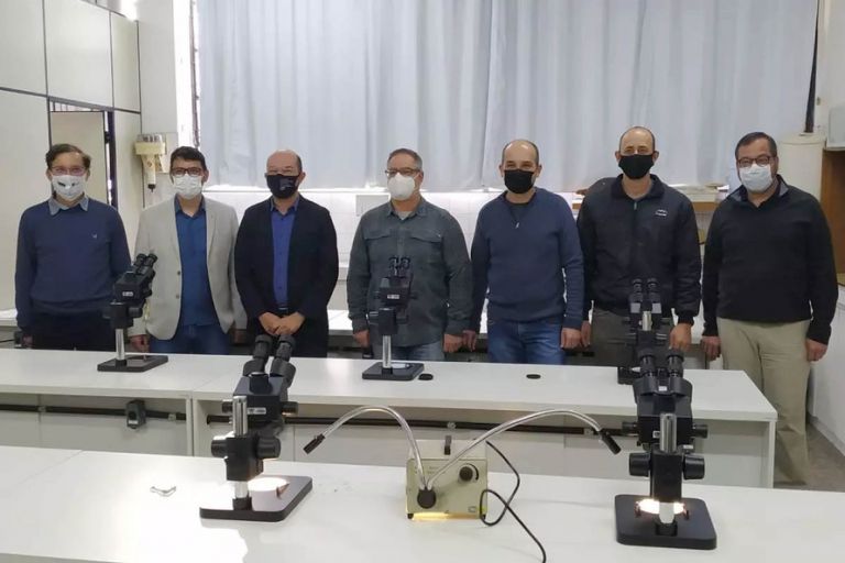 Parceria entre Unioeste e Receita Federal garante novos equipamentos para laboratório