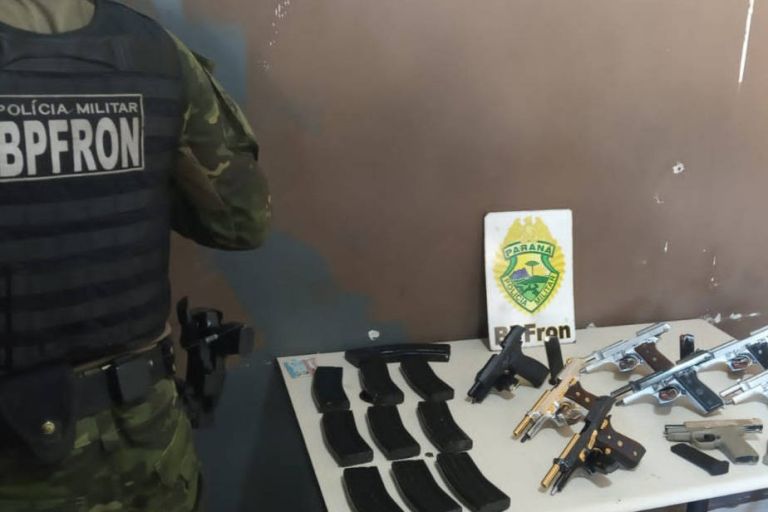 Oito pistolas e 22 carregadores são apreendidos pelo BPFron em ônibus no Oeste do Estado