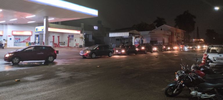 Postos de combustíveis registram filas em Marechal Rondon; em alguns já não tem mais gasolina