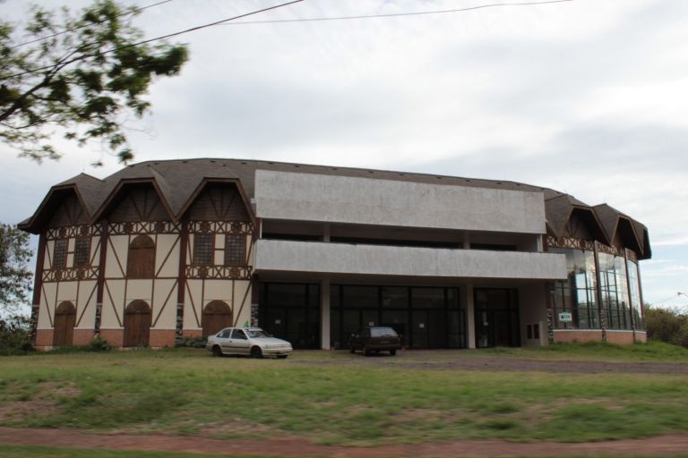 Reunião vai definir prazo para conclusão do teatro rondonense