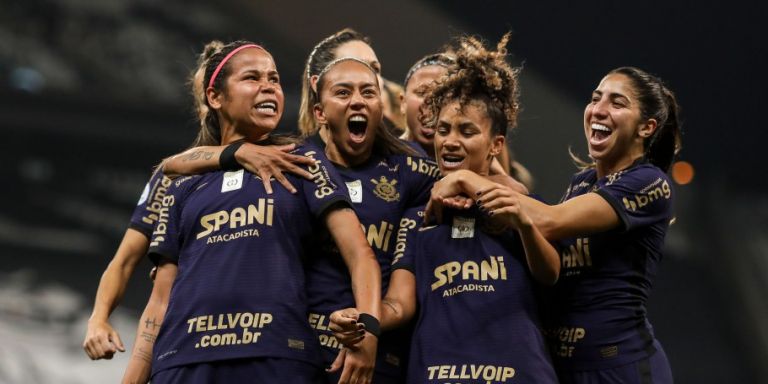 Corinthians volta a vencer o Palmeiras e conquista o Brasileirão feminino