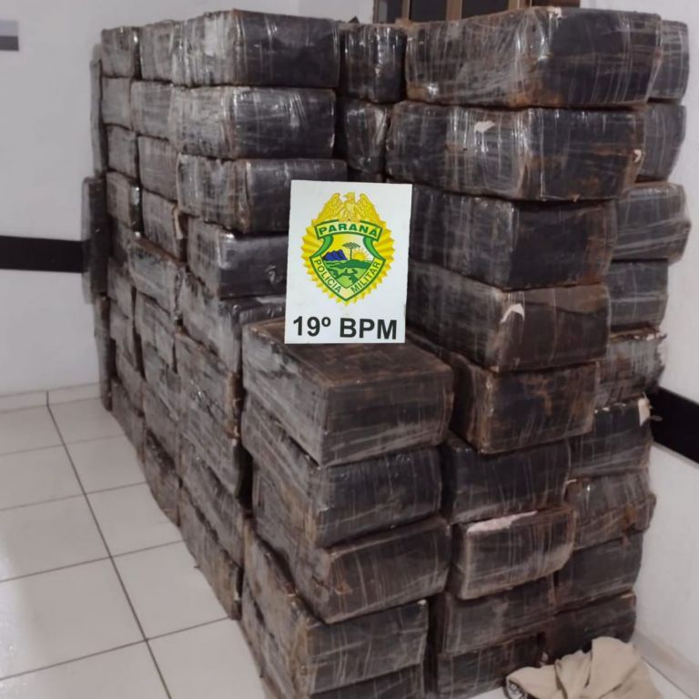 PM apreende van lotada de maconha; carga foi avaliada em R$ 3 milhões