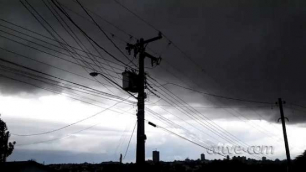 11,5 mil imóveis estão sem luz em Cascavel após o temporal