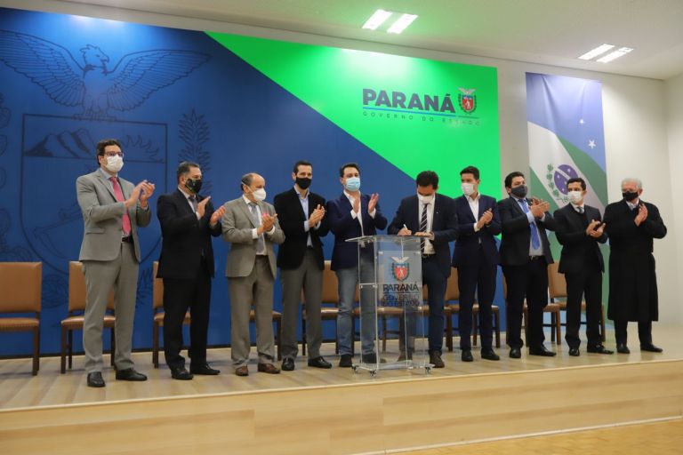 Governador sanciona lei que implementa opção pela educação domiciliar no Paraná