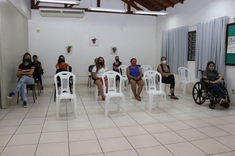 Realizada a abertura do curso de manicure e pedicure pela Assistência Social em Pato Bragado