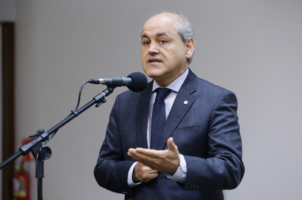 Gustavo Fruet apresenta projeto para garantir manutenção do pagamento dos royalties de Itaipu 