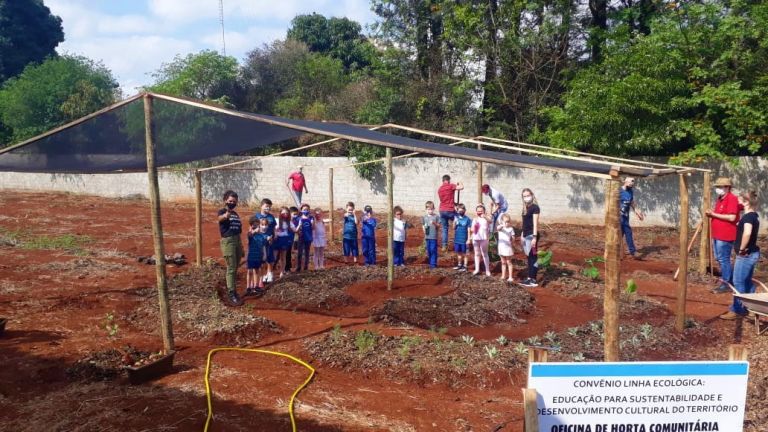 Escola de Quatro Pontes ganha horta mandala para cultivo de plantas alimentícias não convencionais